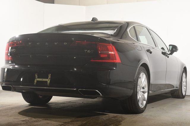 2018 Volvo S90 Momentum photo