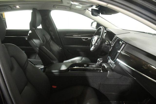 2018 Volvo S90 Momentum photo