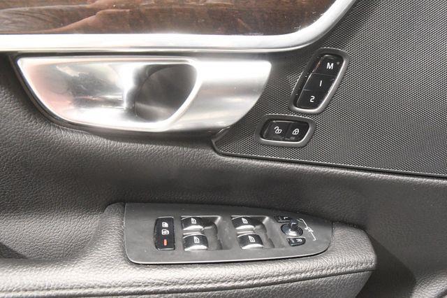 2018 Volvo S90 Momentum w/ Safety Tech photo
