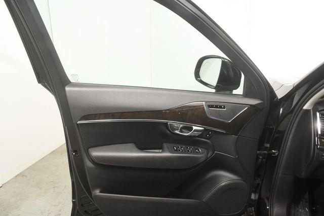 2018 Volvo XC90 Momentum w/ Safety Tech photo
