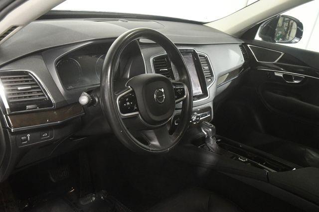 2018 Volvo XC90 Momentum w/ Safety Tech photo
