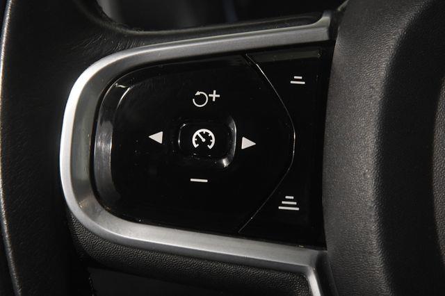 2018 Volvo XC90 Momentum w/ Safety Tech photo