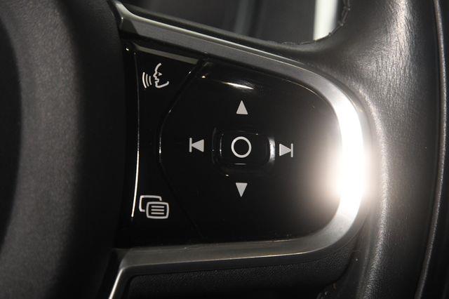 2018 Volvo XC90 Momentum w/ Safety Tech photo