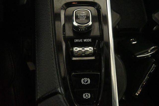 2018 Volvo XC90 Momentum w/ Safety Tech photo