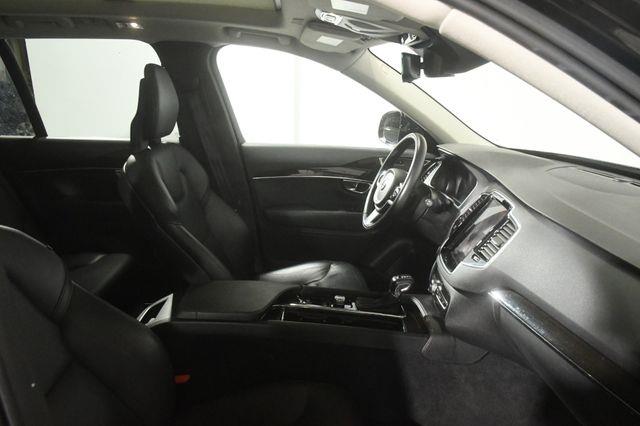 2018 Volvo XC90 Momentum w/ Safety Tech photo