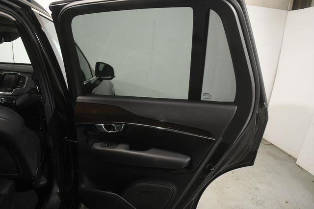 2018 Volvo XC90 Momentum w/ Safety Tech photo