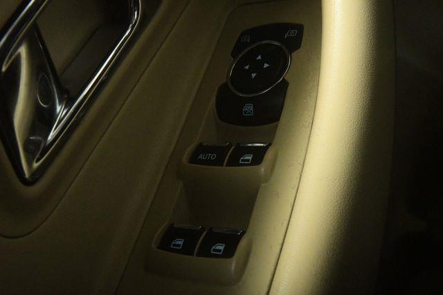 2015 Ford Taurus SEL photo