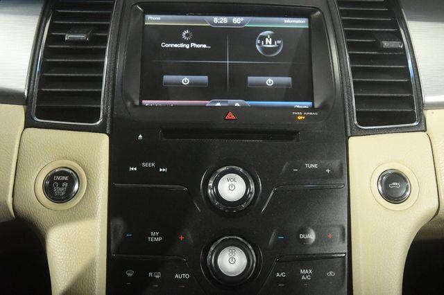 2015 Ford Taurus SEL photo