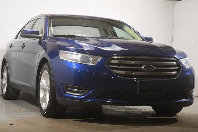 2015 Ford Taurus SEL photo
