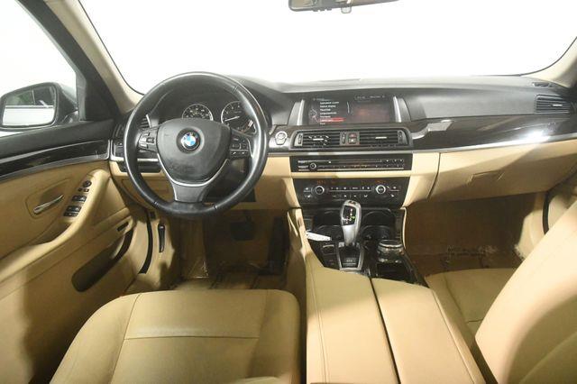 2015 BMW 5-Series 528i Xdrive w/ Nav/ Safety / C photo