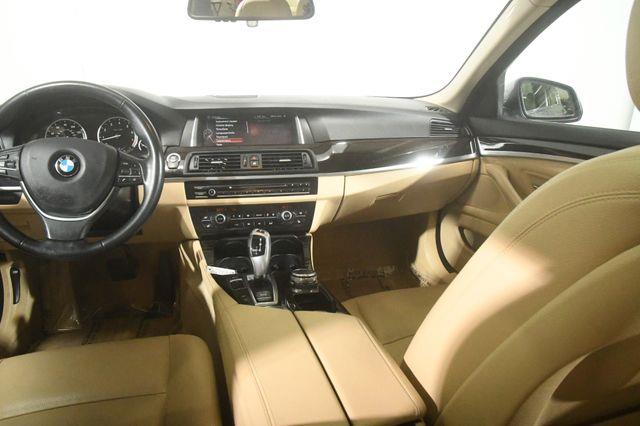 2015 BMW 5-Series 528i Xdrive w/ Nav/ Safety / C photo