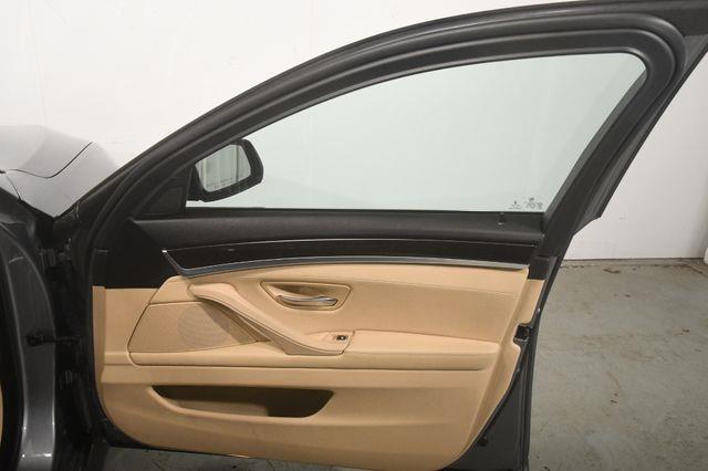2015 BMW 5-Series 528i Xdrive w/ Nav/ Safety / C photo