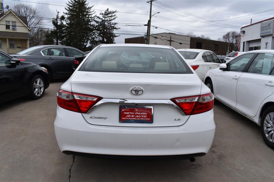 2015 Toyota Camry 4dr Sdn I4 Auto LE (Natl) photo