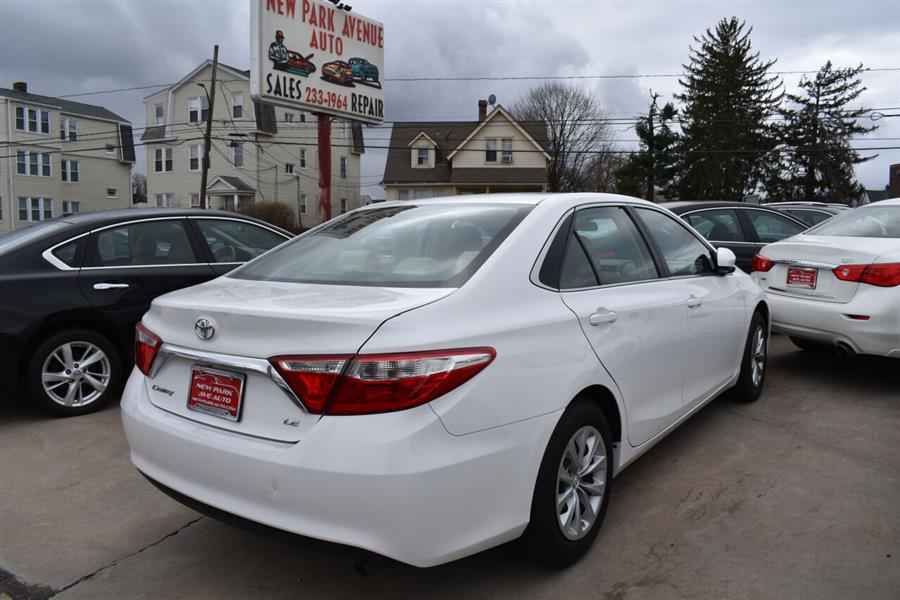 2015 Toyota Camry 4dr Sdn I4 Auto LE (Natl) photo