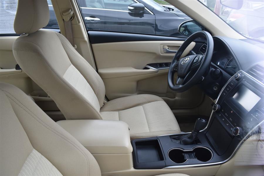 2015 Toyota Camry 4dr Sdn I4 Auto LE (Natl) photo