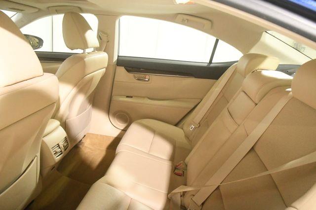 2013 Lexus ES 350 photo