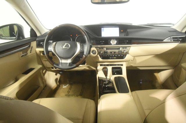 2013 Lexus ES 350 photo
