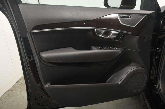 2019 Volvo XC90 Momentum w/ Advanced Package photo