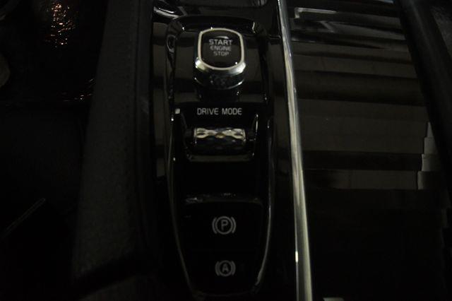 2019 Volvo XC90 Momentum w/ Advanced Package photo