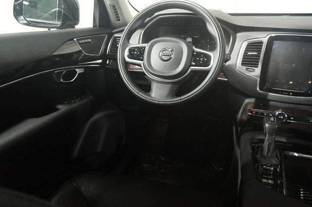 2019 Volvo XC90 Momentum w/ Advanced Package photo