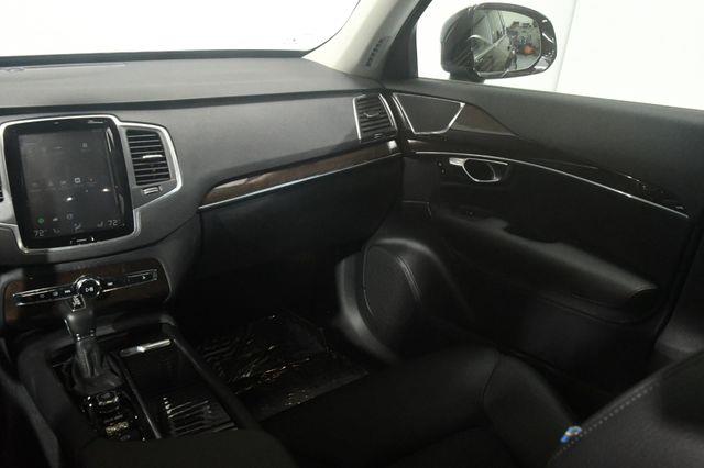 2019 Volvo XC90 Momentum w/ Advanced Package photo