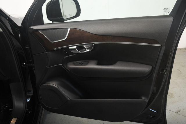 2019 Volvo XC90 Momentum w/ Advanced Package photo