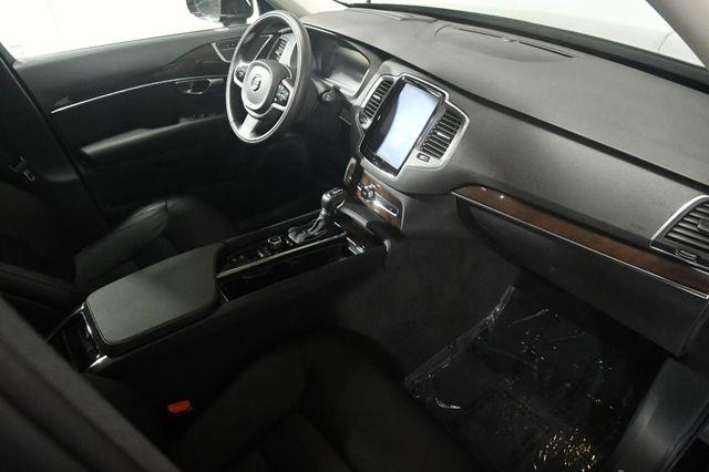 2019 Volvo XC90 Momentum w/ Advanced Package photo
