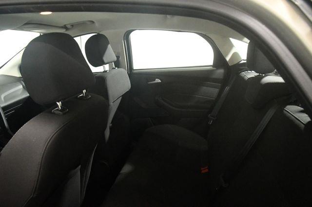 2016 Ford Focus SE photo