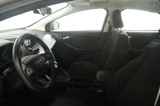 2016 Ford Focus SE photo