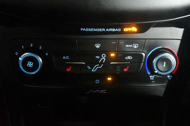 2016 Ford Focus SE photo