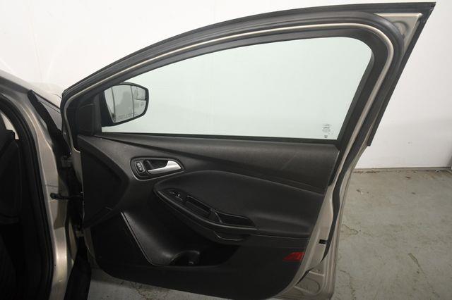 2016 Ford Focus SE photo