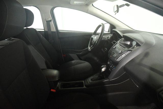 2016 Ford Focus SE photo