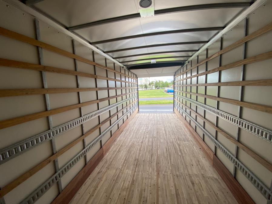 2020 Hino 258/268 26 box truck photo