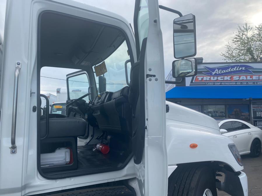 2020 Hino 258/268 26 box truck photo