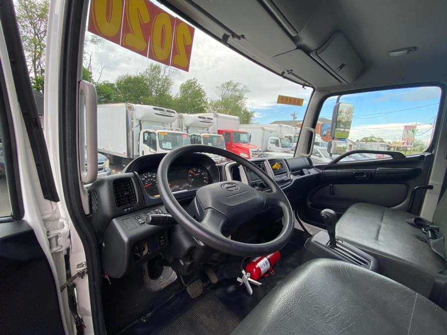 2020 Hino 258/268 26 box truck photo