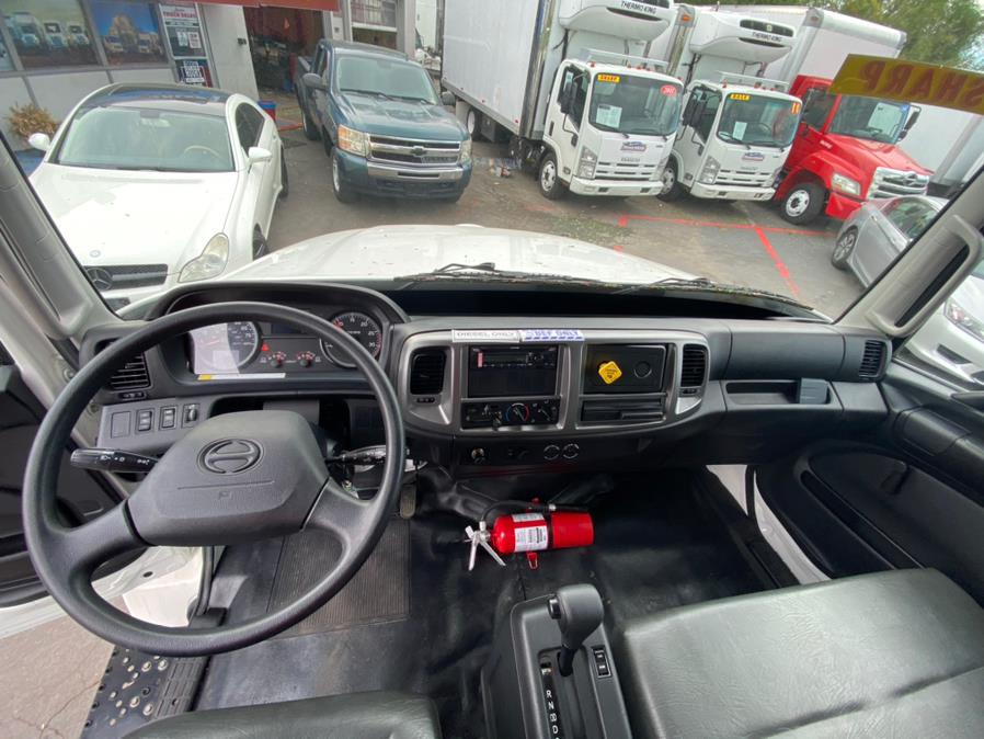 2020 Hino 258/268 26 box truck photo