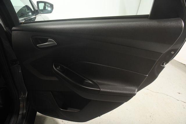 2017 Ford Focus SE photo