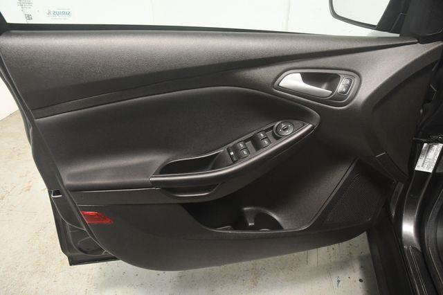 2017 Ford Focus SE photo