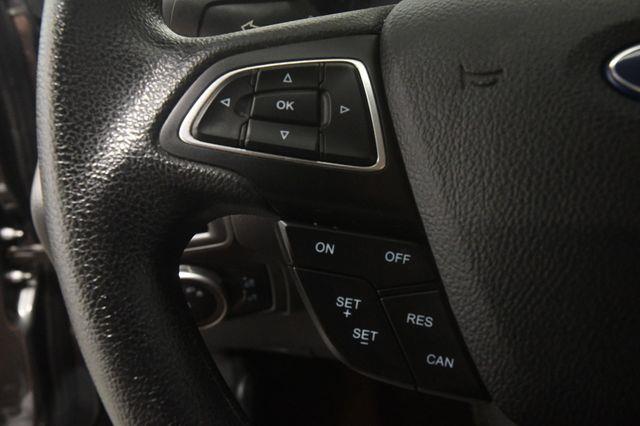 2017 Ford Focus SE photo