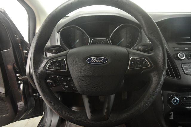 2017 Ford Focus SE photo