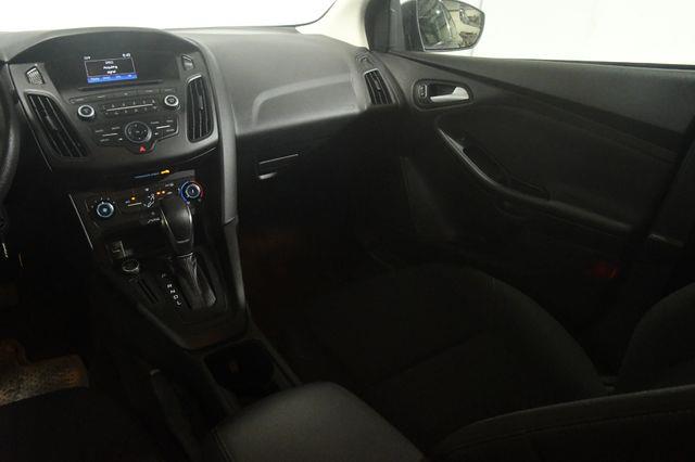 2017 Ford Focus SE photo