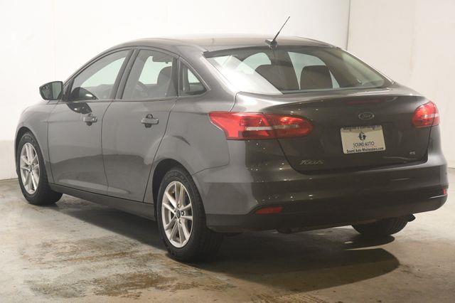 2017 Ford Focus SE photo