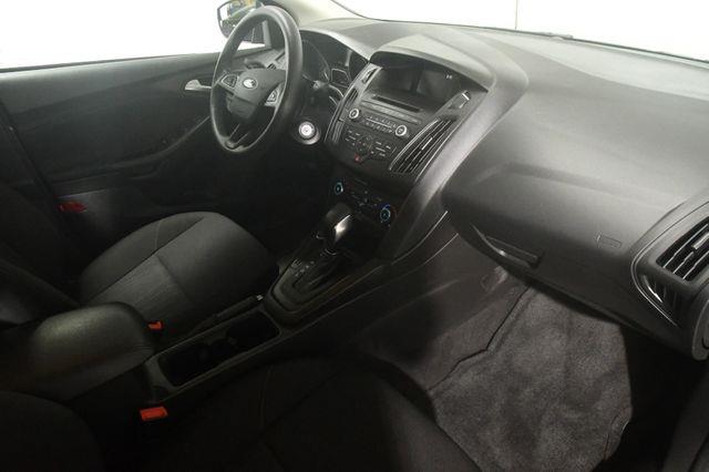 2017 Ford Focus SE photo