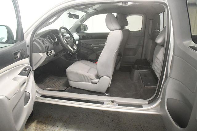 2015 Toyota Tacoma CLOTH photo