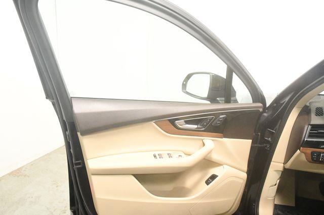 2017 Audi Q7 Premium Plus w/ Virtual Cockpi photo
