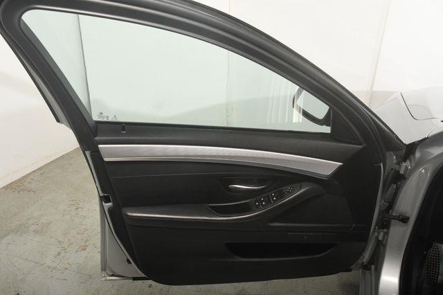 2015 BMW 5-Series 535d Xdrive M Sport Blind Spot photo