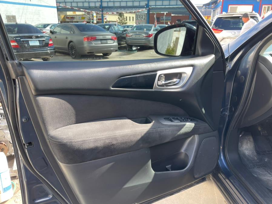 2015 Nissan Pathfinder 4WD 4dr SV photo