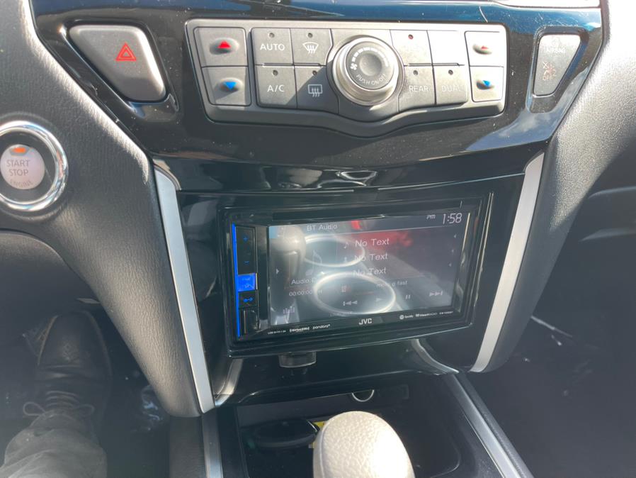 2015 Nissan Pathfinder 4WD 4dr SV photo