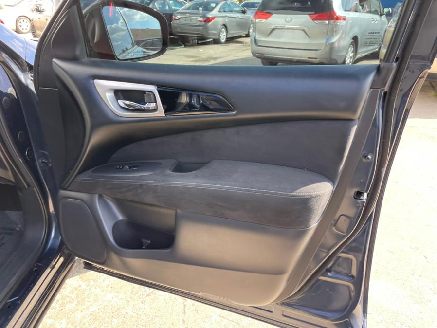 2015 Nissan Pathfinder 4WD 4dr SV photo