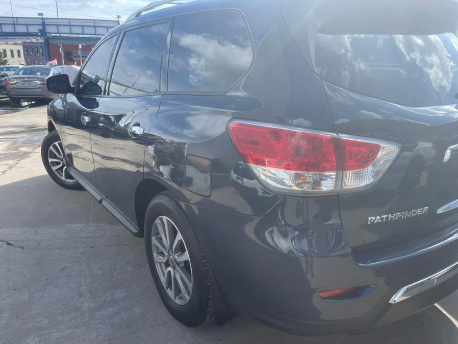 2015 Nissan Pathfinder 4WD 4dr SV photo